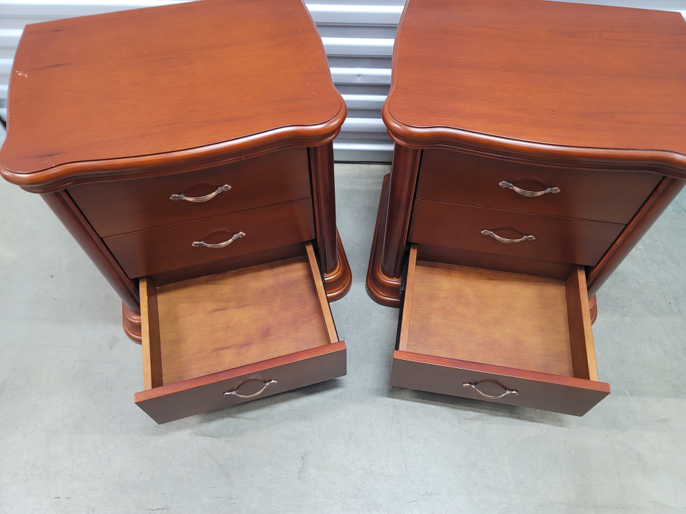 2x Wooden Night Stands in Great Condition (Real Wood) - photo 2
