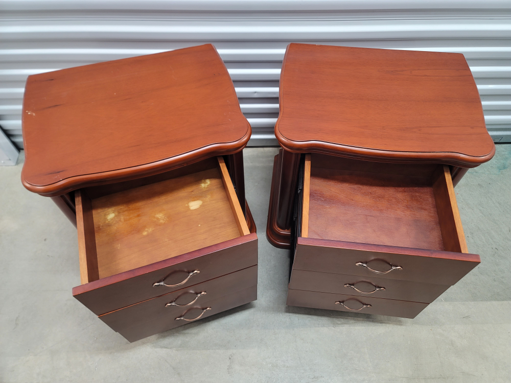 2x Wooden Night Stands in Great Condition (Real Wood) - photo 4