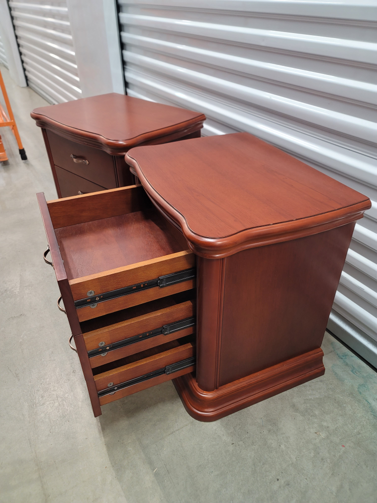 2x Wooden Night Stands in Great Condition (Real Wood) - photo 5