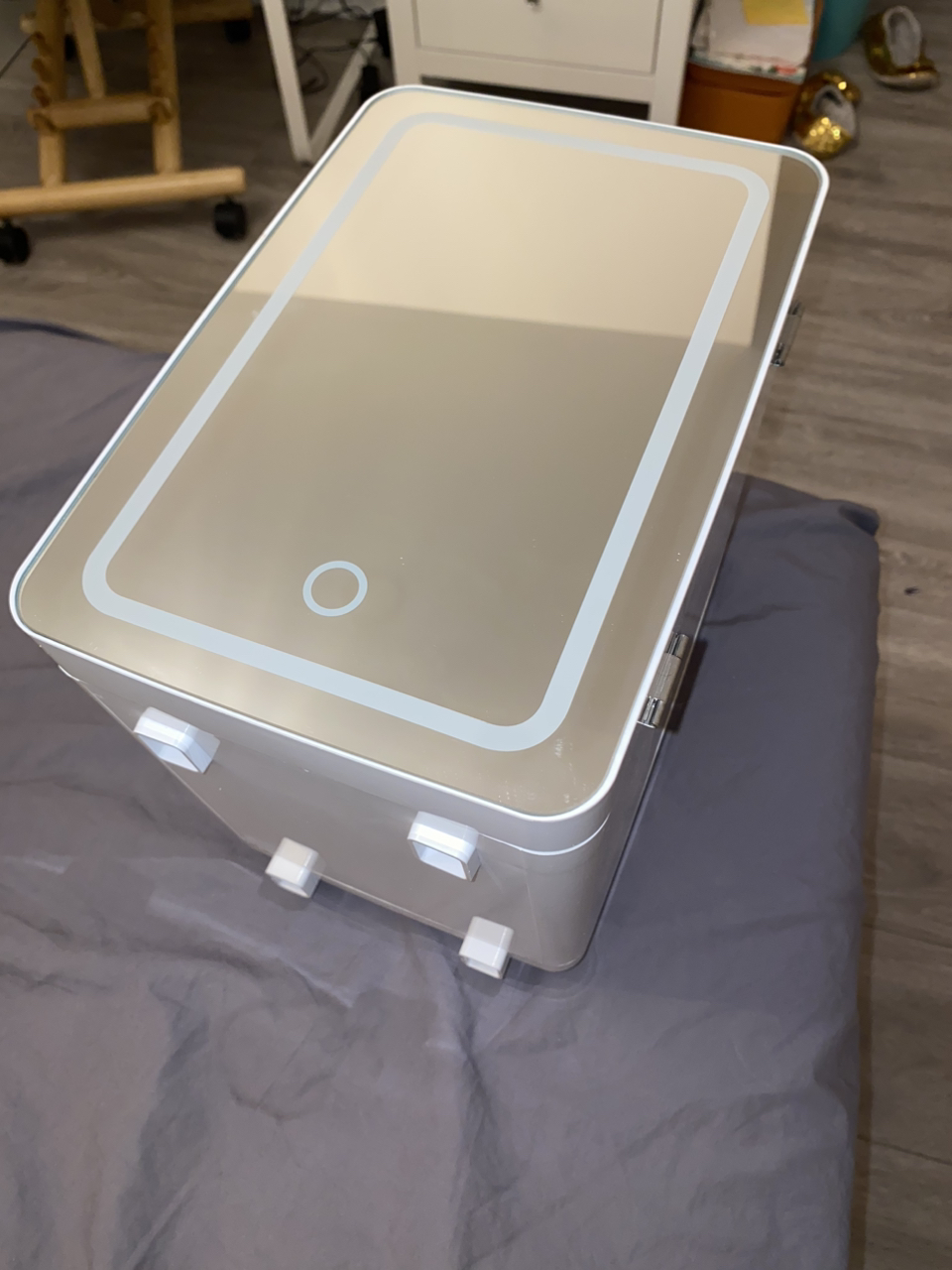 AstroAI Mini Fridge Skincare (Mirror & Light) image indicator(7)