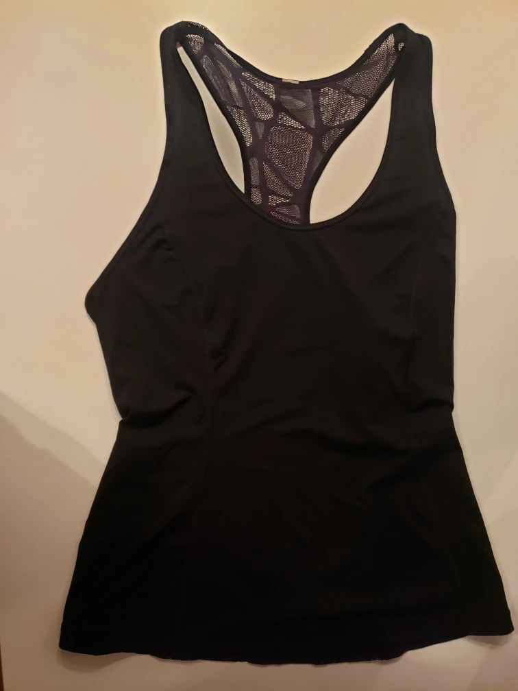 Lululemon tank image indicator(2)