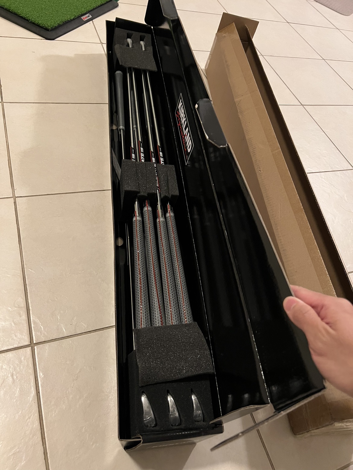 Kirkland Signature 7-piece players Golf Iron Set image indicator(9)