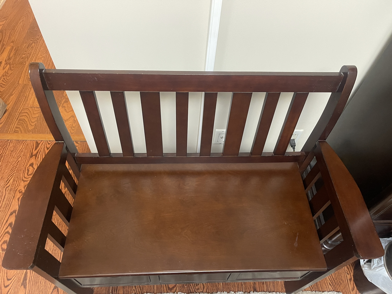 Wooden seater with 3 drawers.