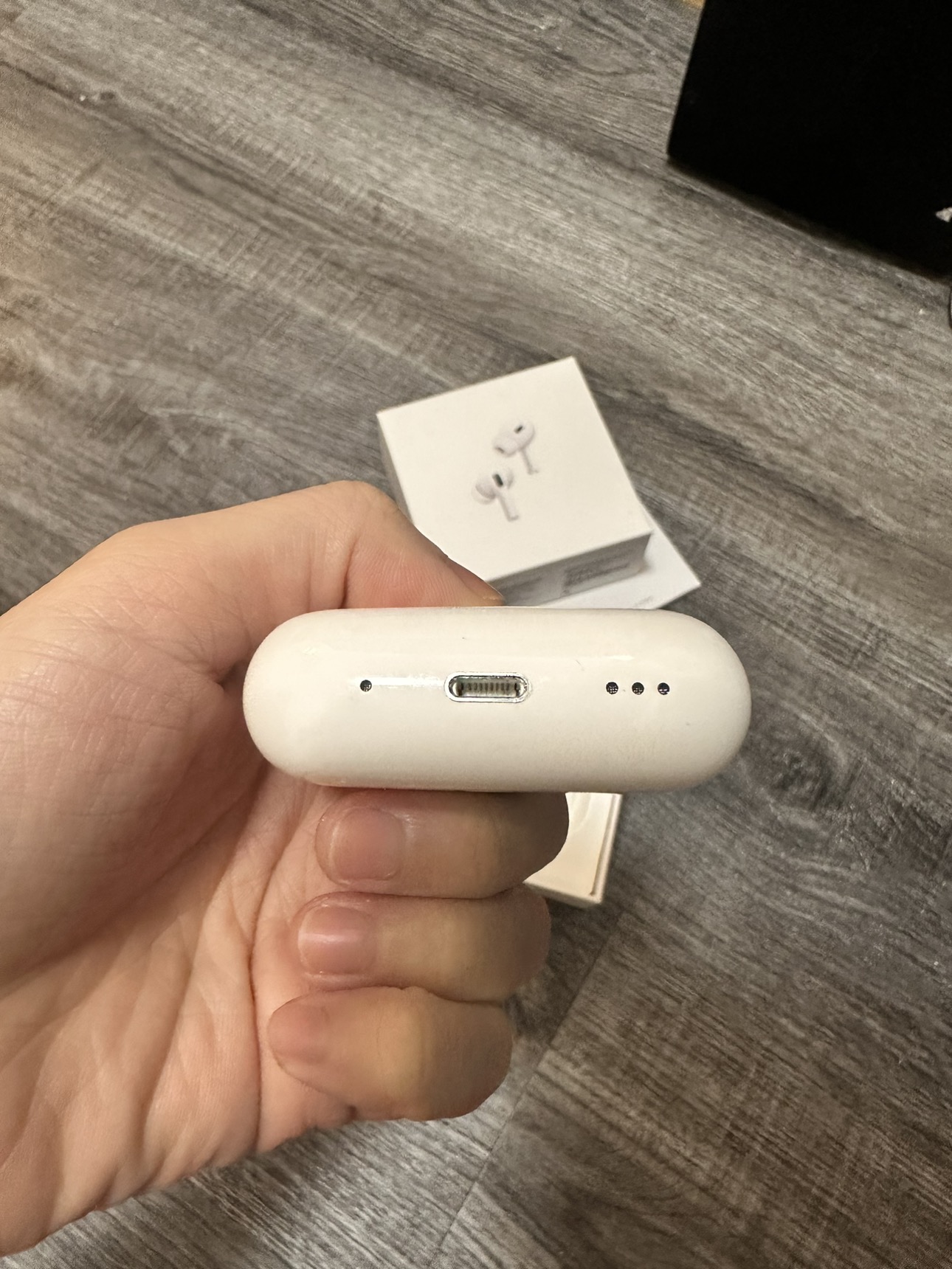 AirPods pro2 with the case and the right side - photo 2