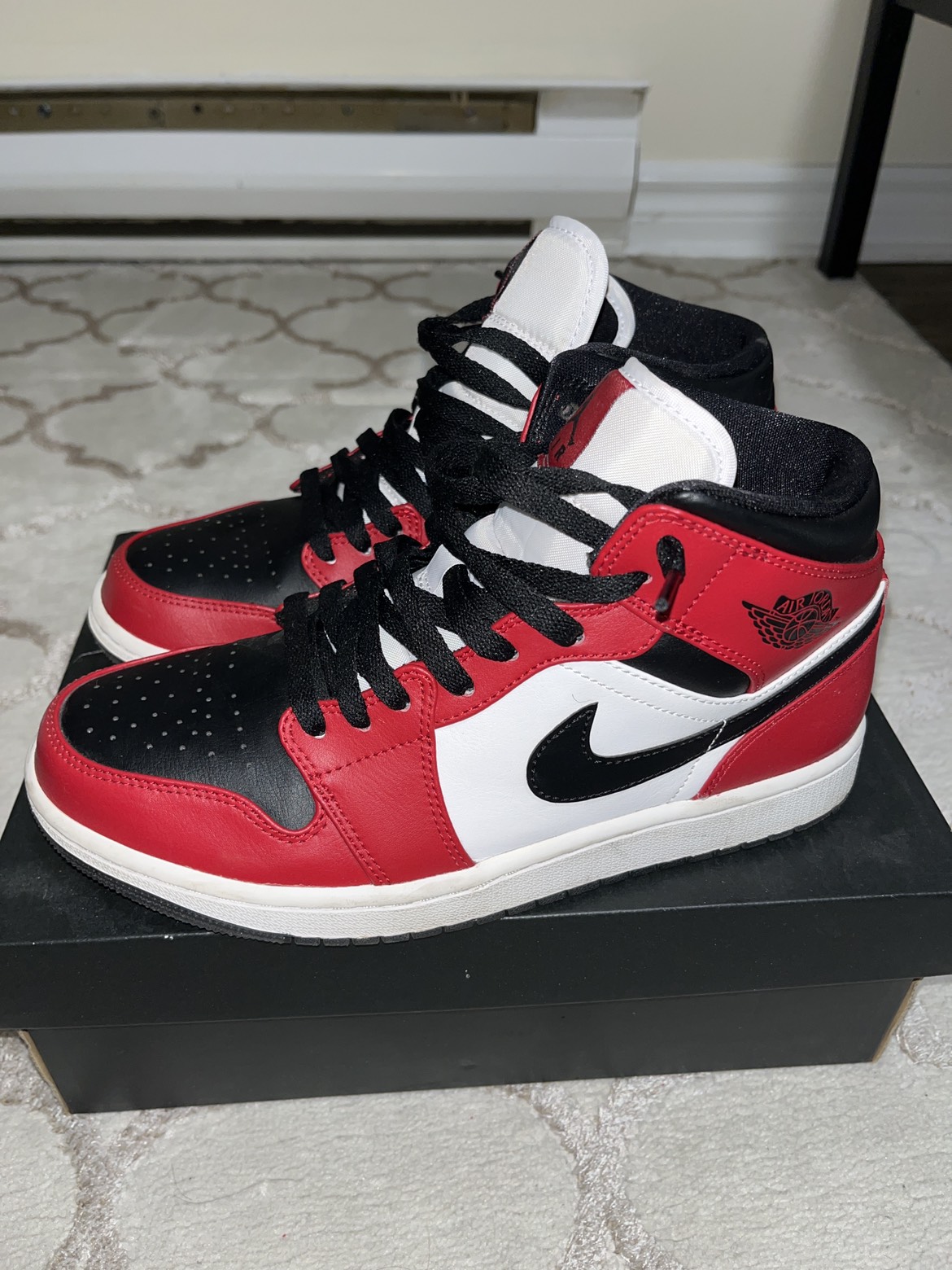 Jordan 1 mid chicago toe
