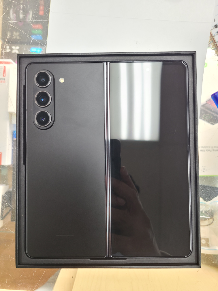 Samsung Galaxy Fold 5 512GB Brand new open box - photo 5