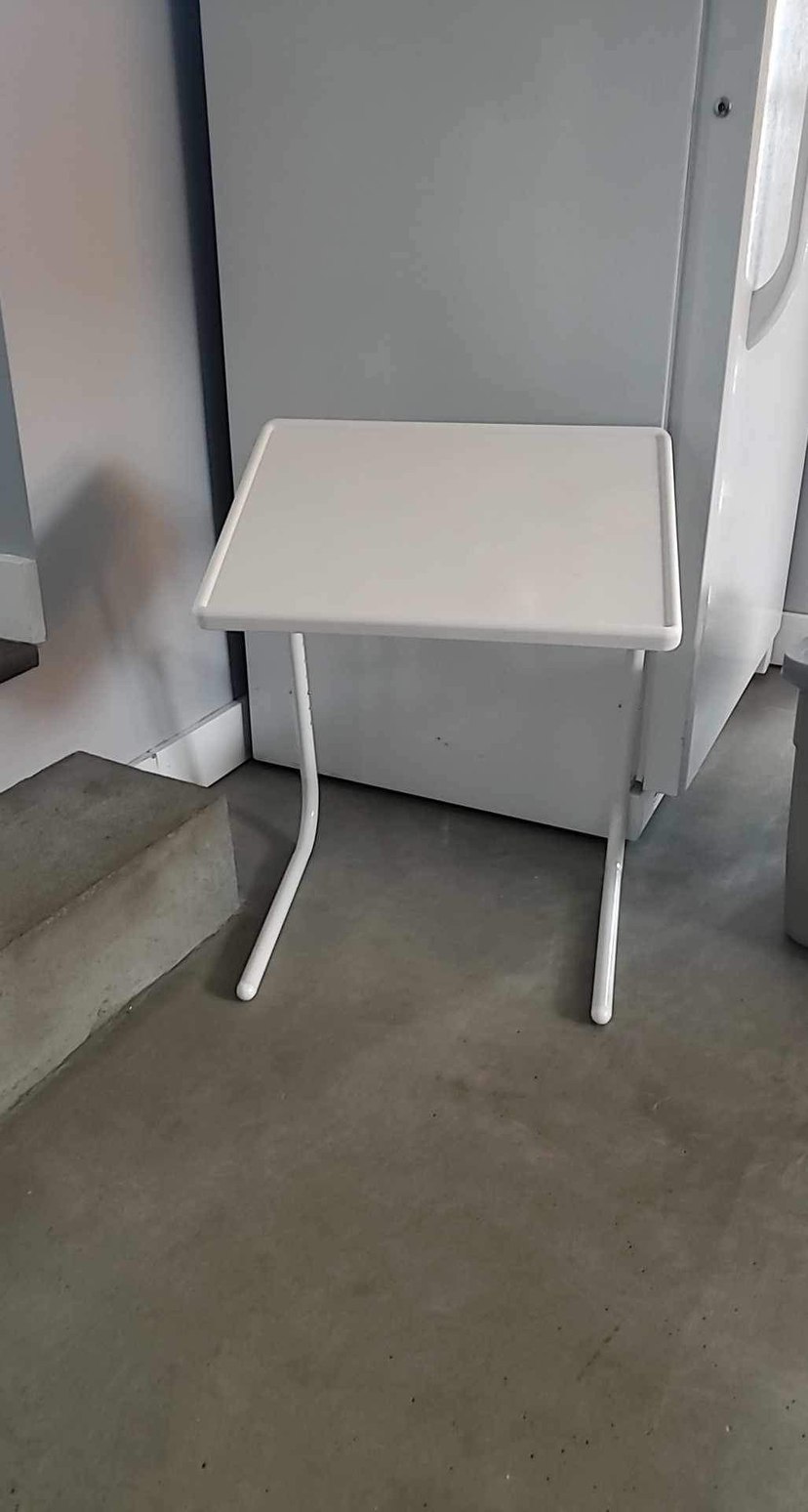 Folding table