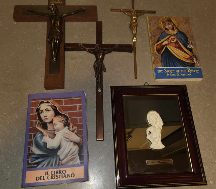 ITALIAN CROSSES, BOOKS AND 3D PHOTO