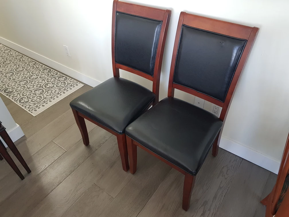 2 chairs 🥕 thumbnail