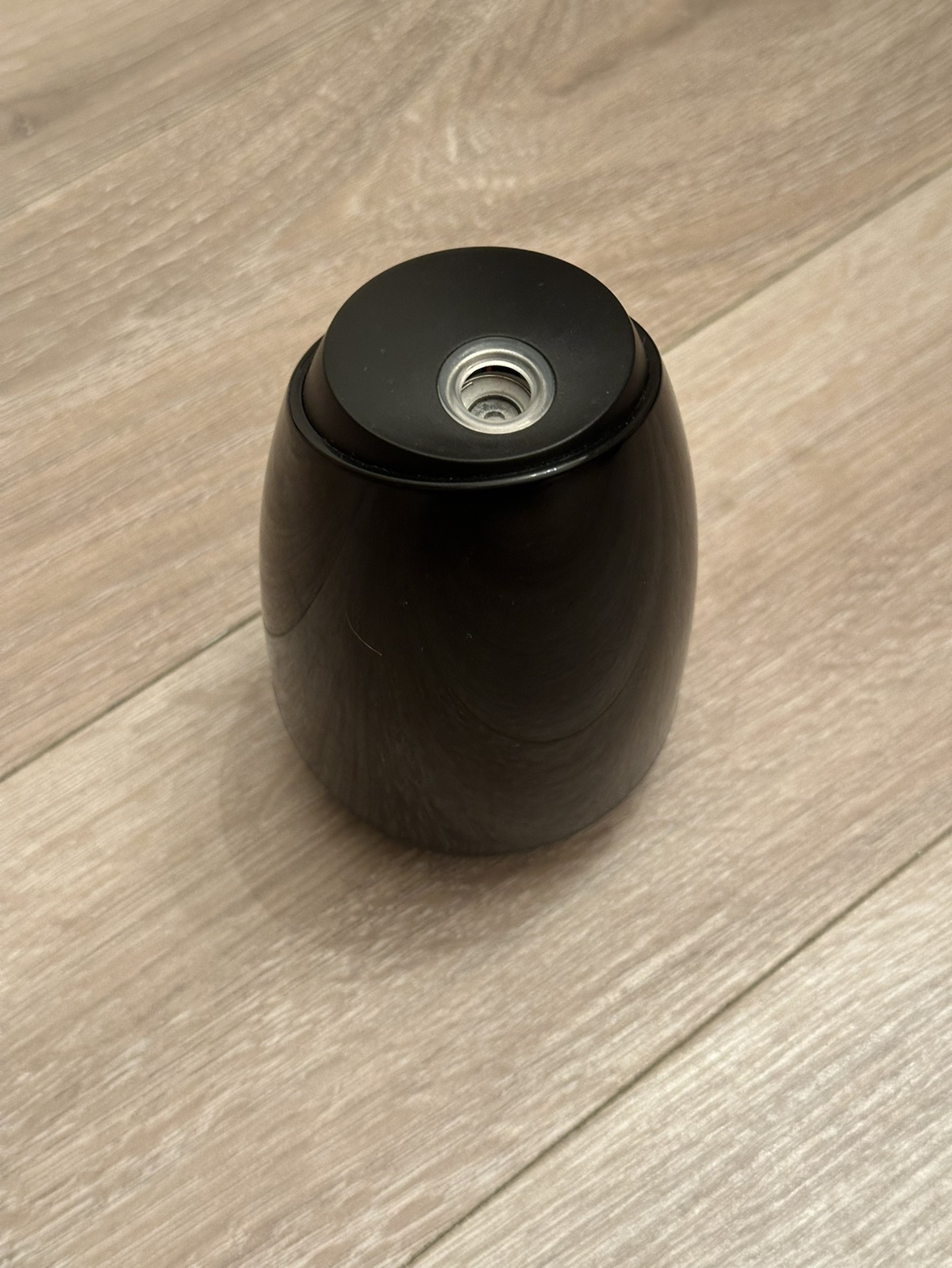 Refillable air refresher