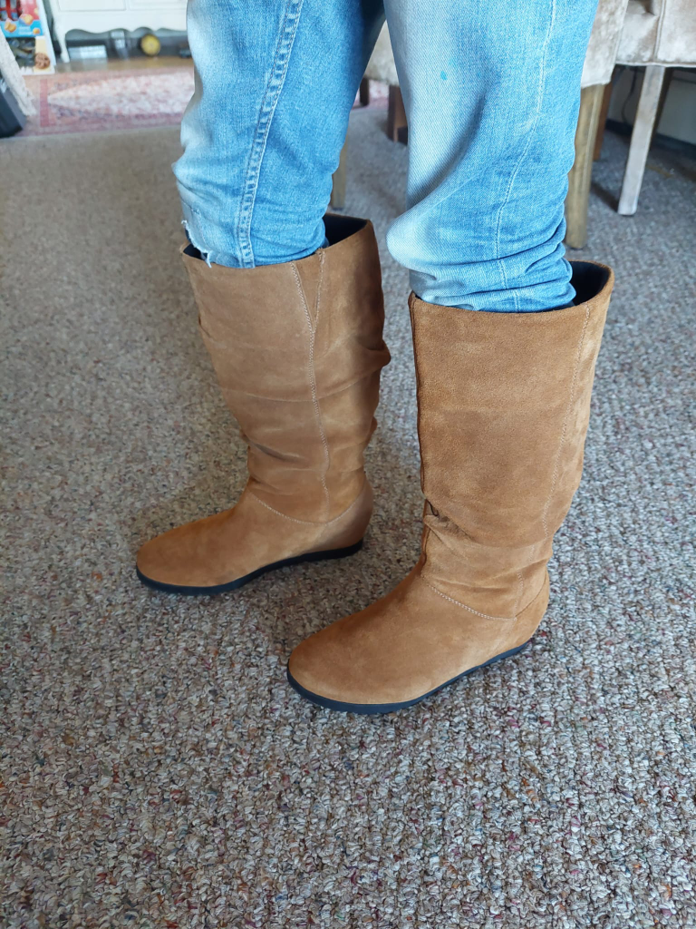 Cougar Boots tan color excellent condition size 10