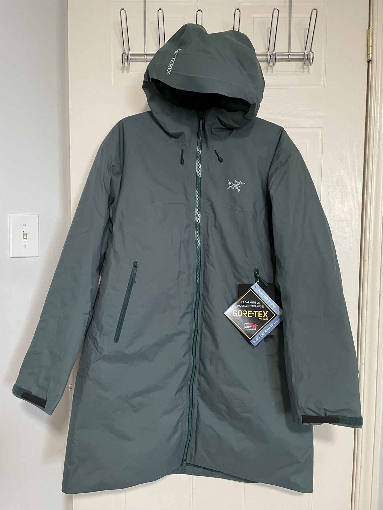 New Arcteryx Goretex Beta Insulated Coat