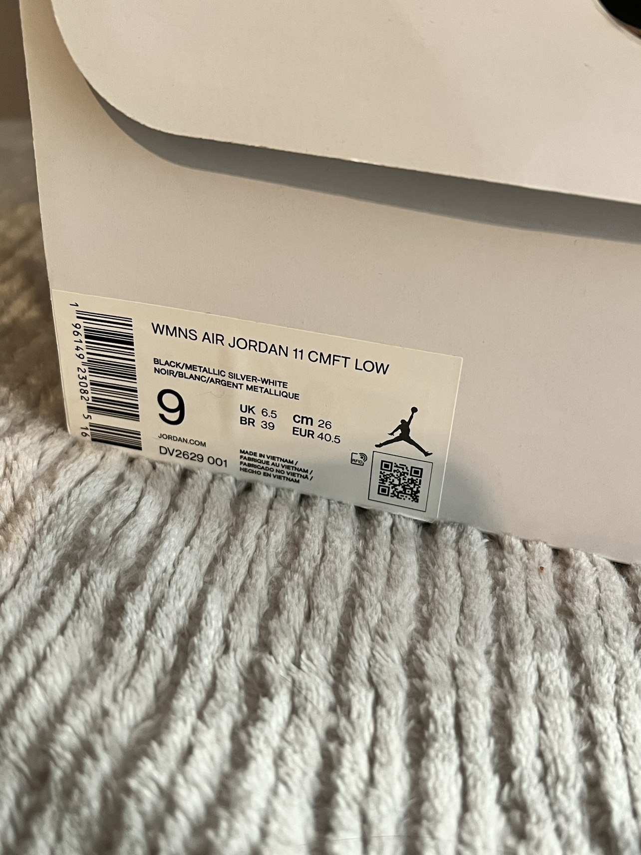 Women’s Jordan Low Size 9 - photo 4