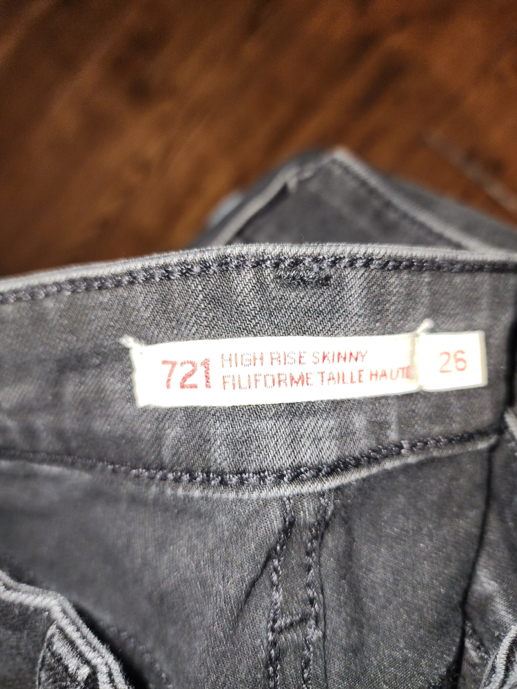 Levis High Rise Skinny image indicator(3)