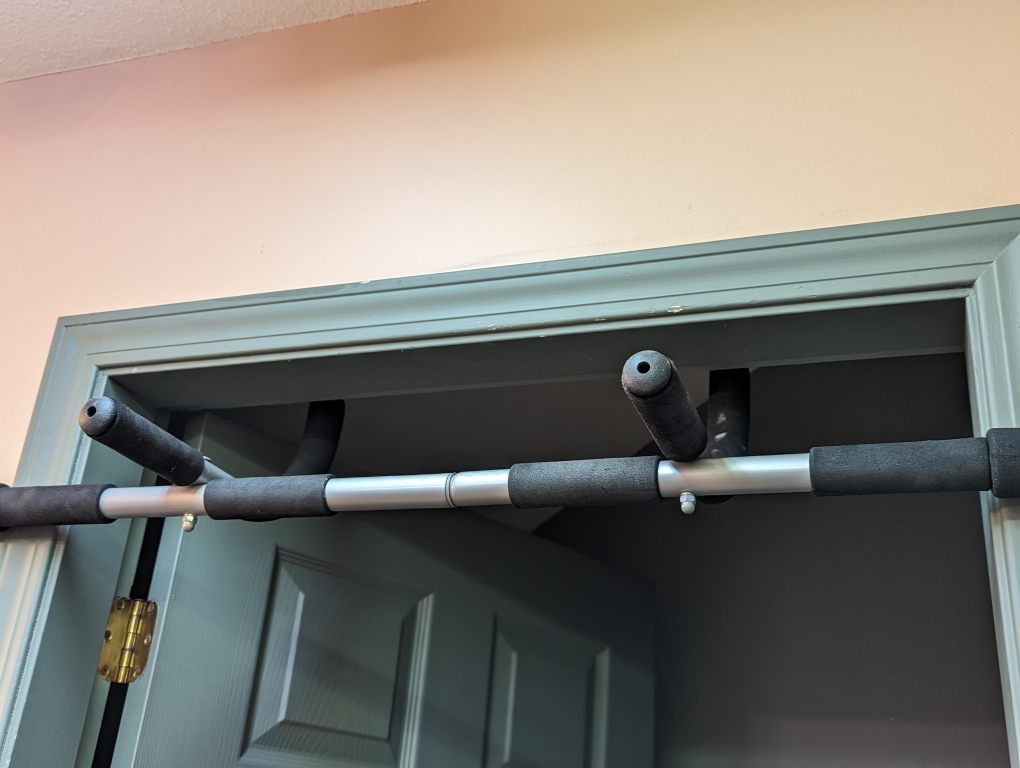 Pure Fitness Multi-Purpose Doorway Pull-Up Bar 🥕 image indicator(4)