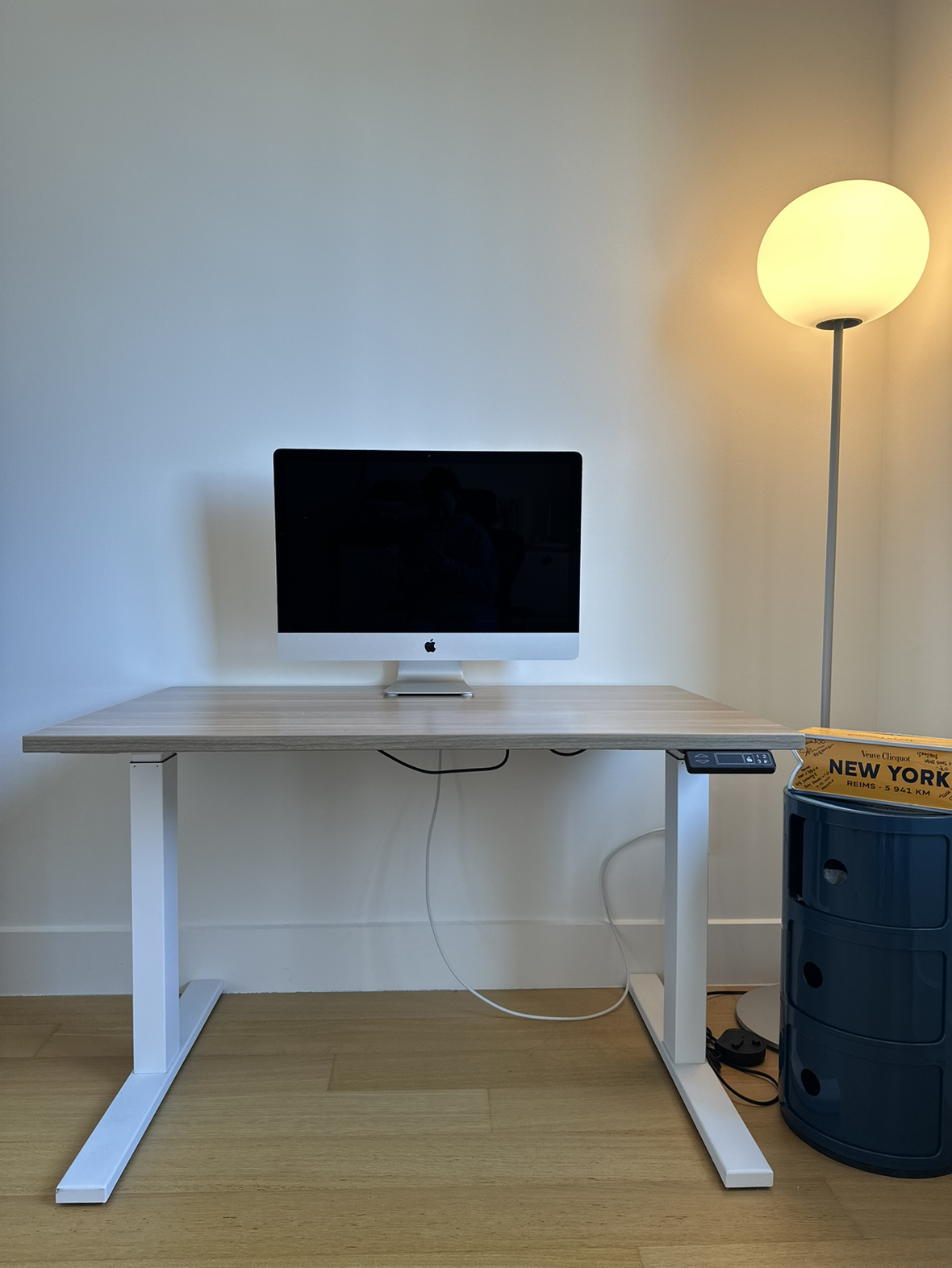 Steelcase sit/stand desk $650(originally $1019) almost new - photo 4