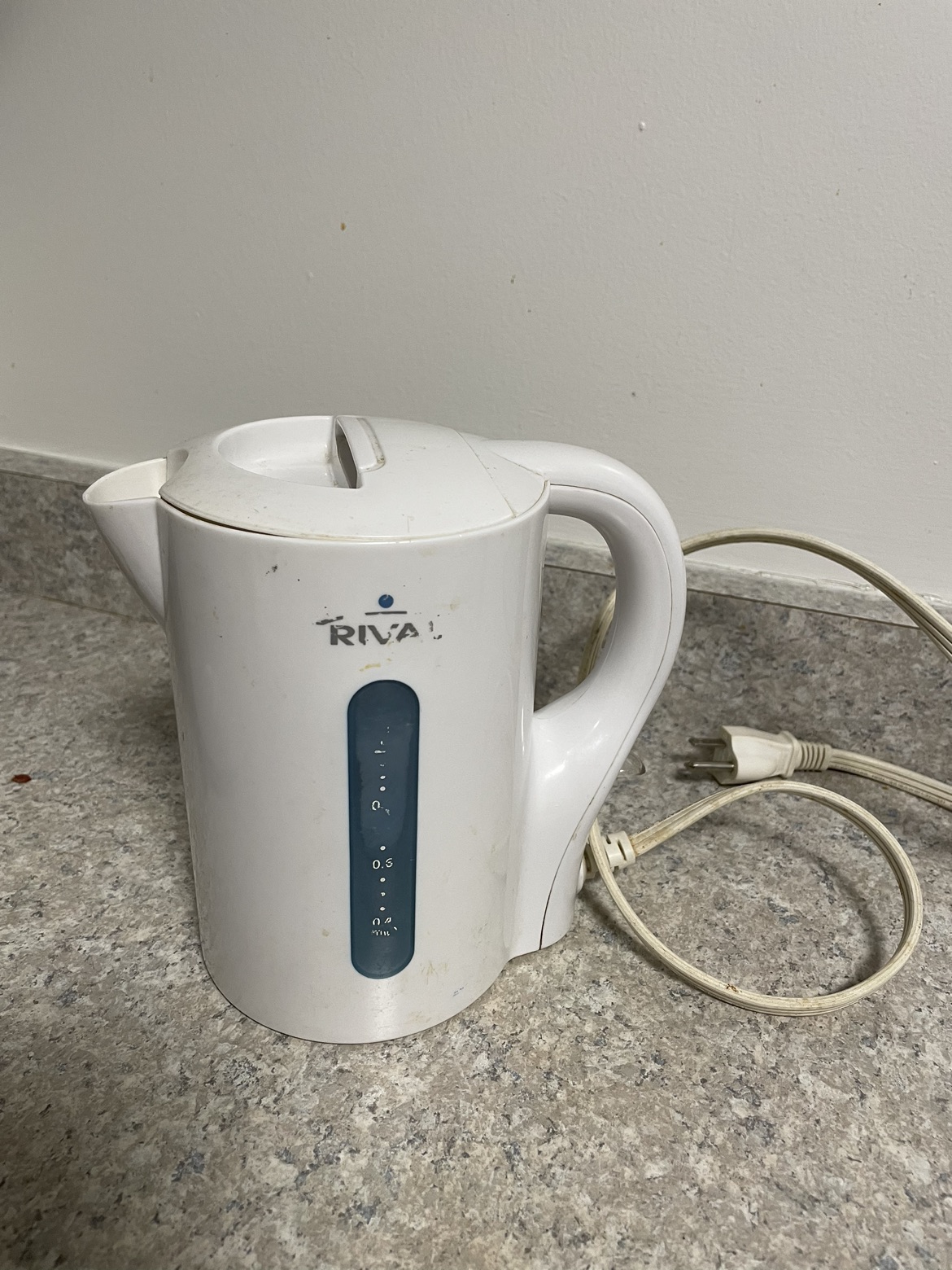 Small kettle- Moving Sale thumbnail