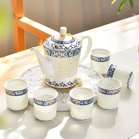 Porcelain tea set (teapot and 6 cups)