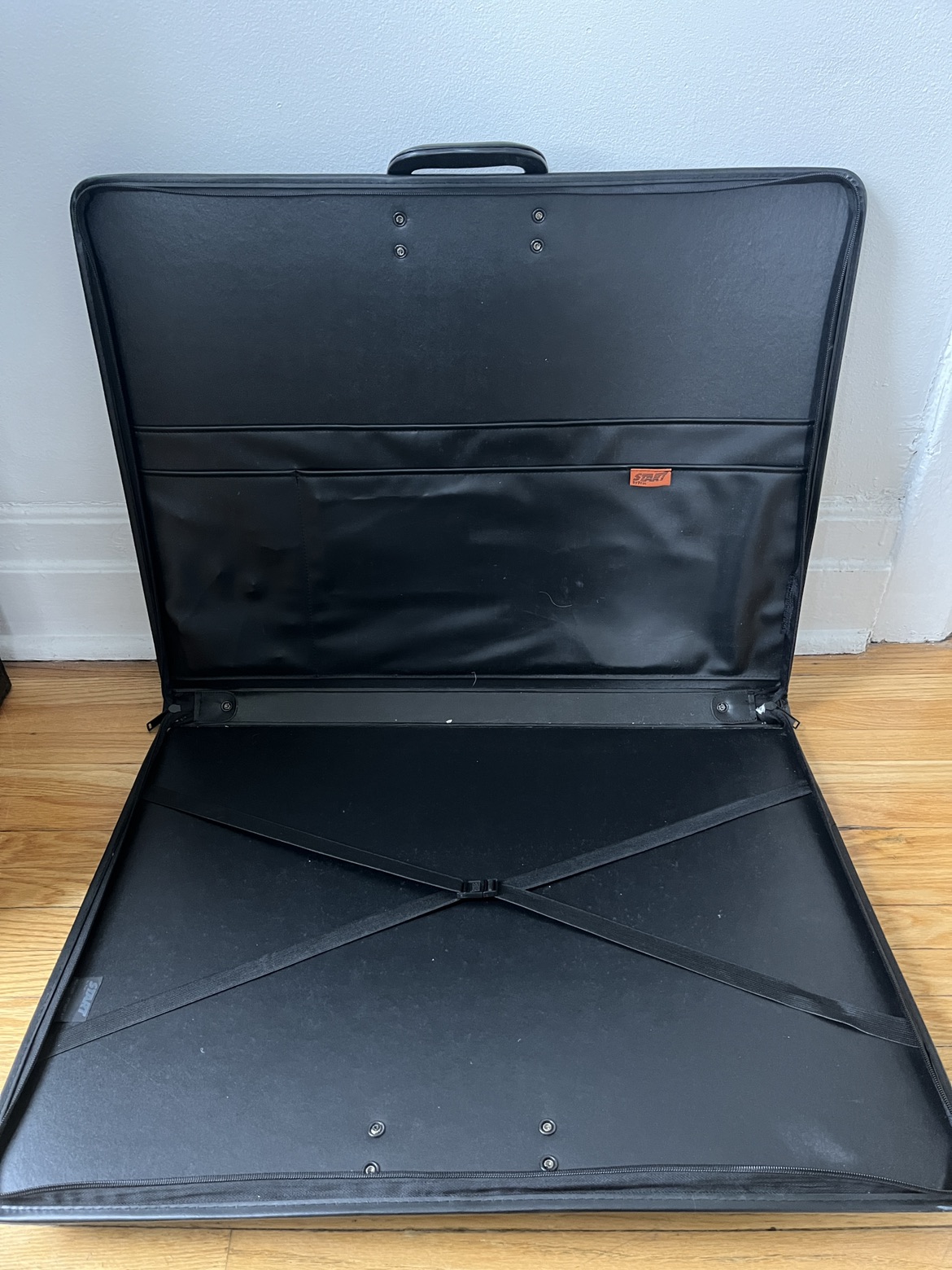 Artist portfolio case image indicator(2)