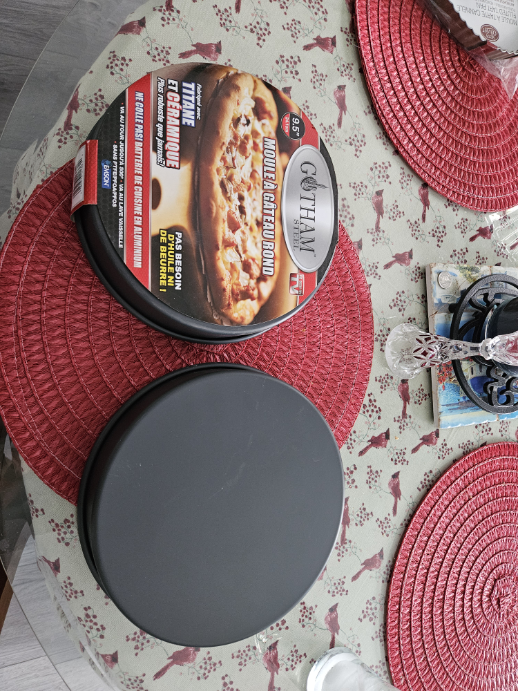 2 round Gotham Steel bake pans image indicator(2)