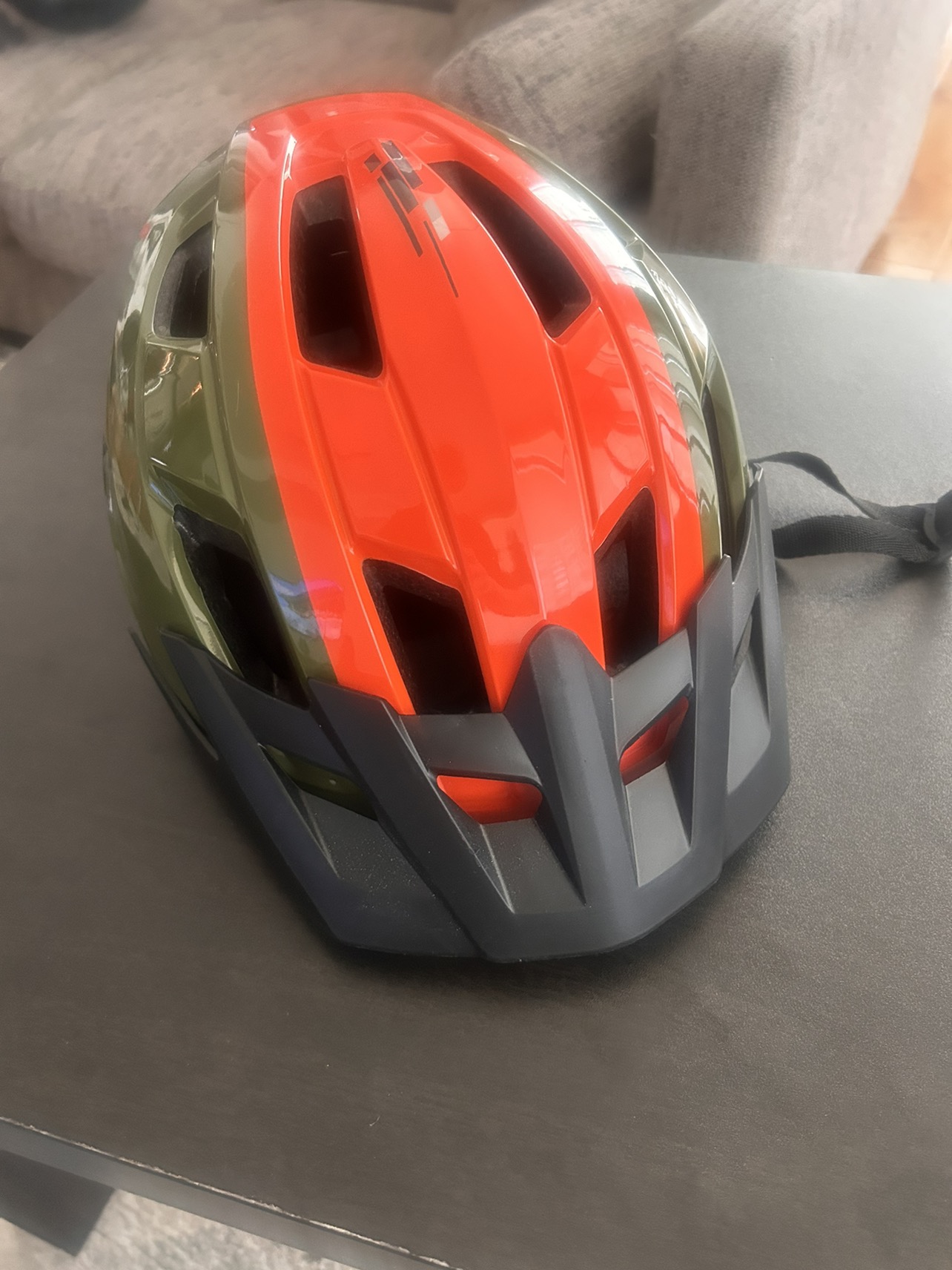 Adult bicycle helmet, male