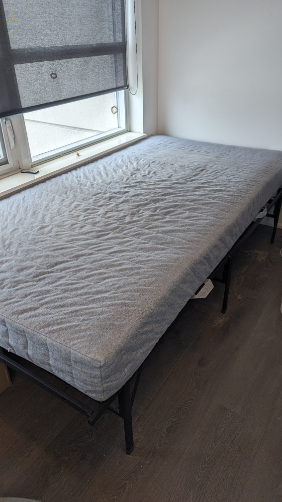 Vadso twin mattress and metal frame