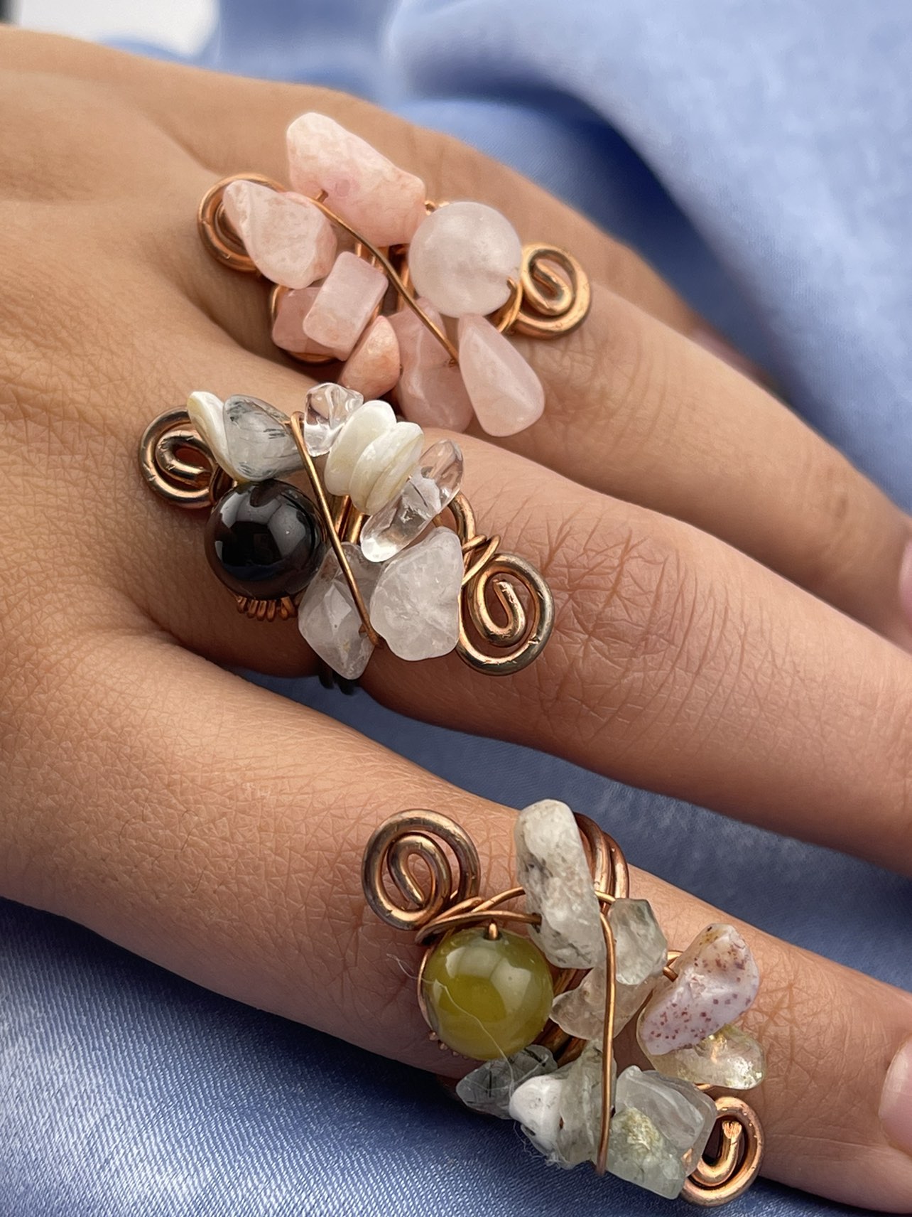Multicoloured rings with stone and beads