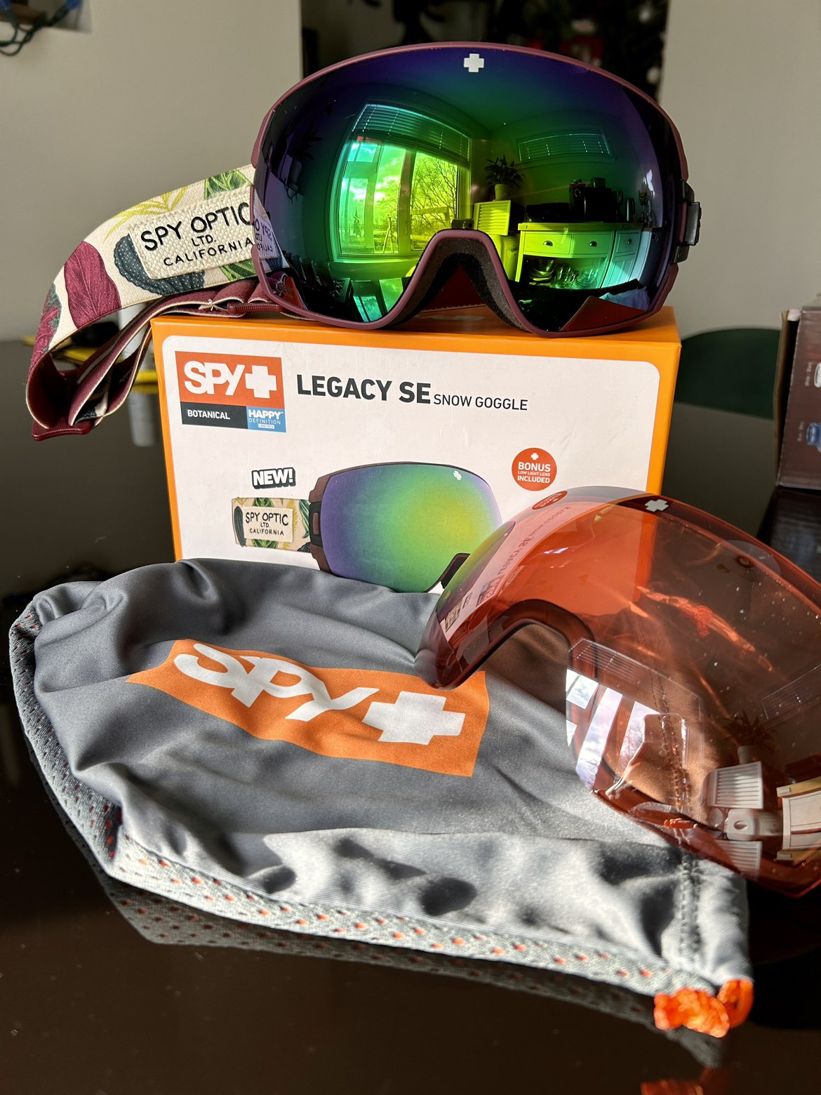 Unisex ski goggles. Like new!