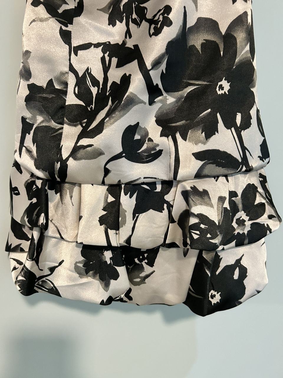 Pretty silky feeling dress - photo 4