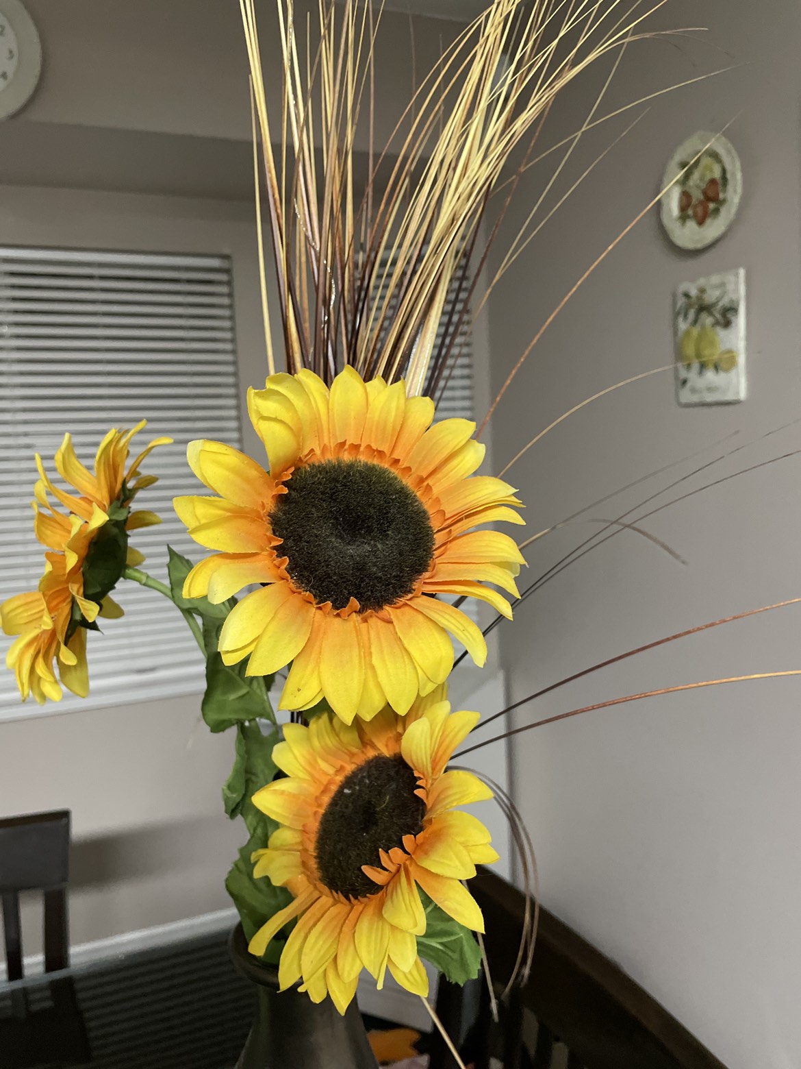Vase with decorative sunflowers 🥕 image indicator(2)