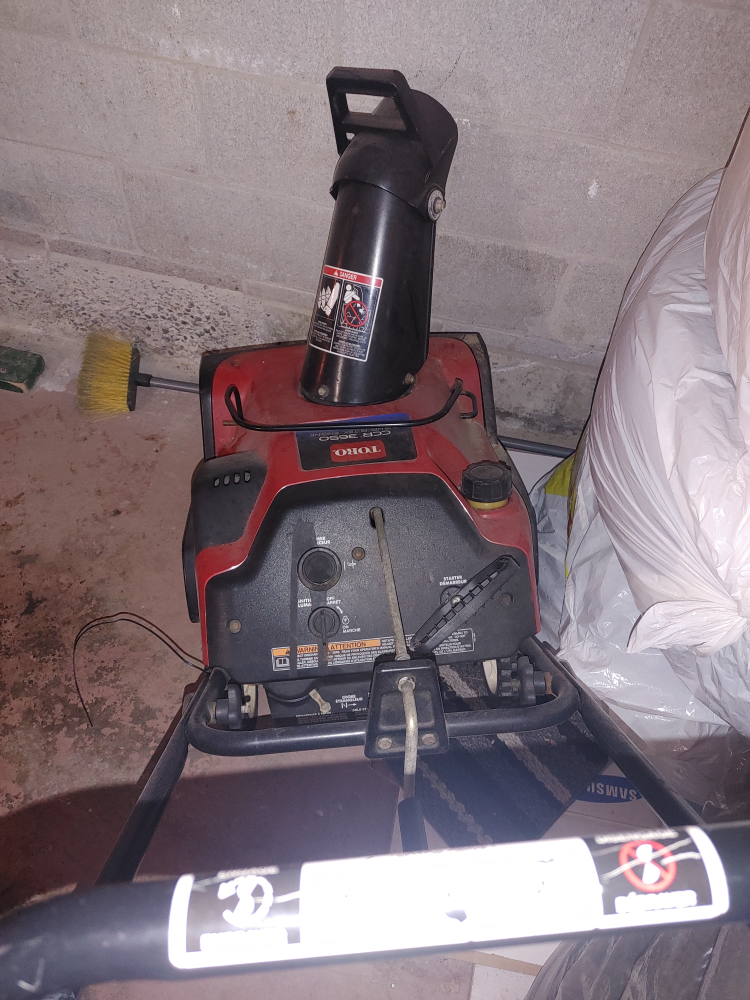 gas snow blower - photo 2
