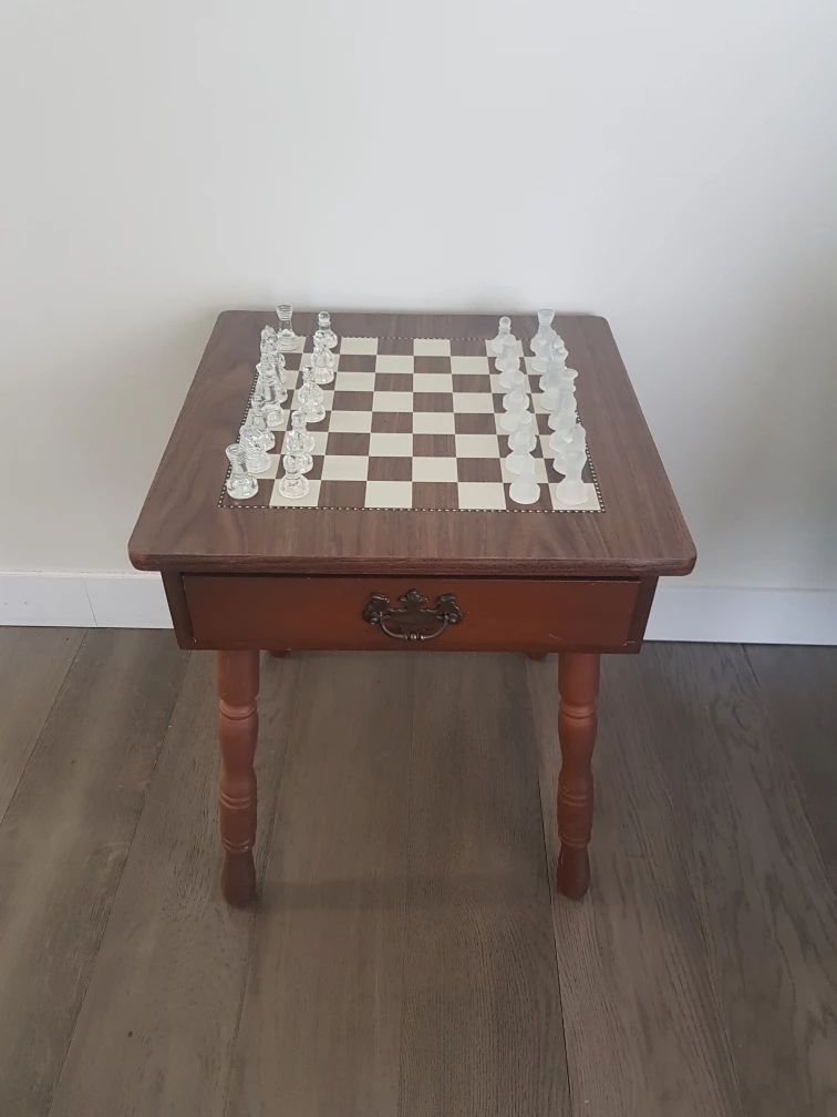 Chess table 🥕 thumbnail