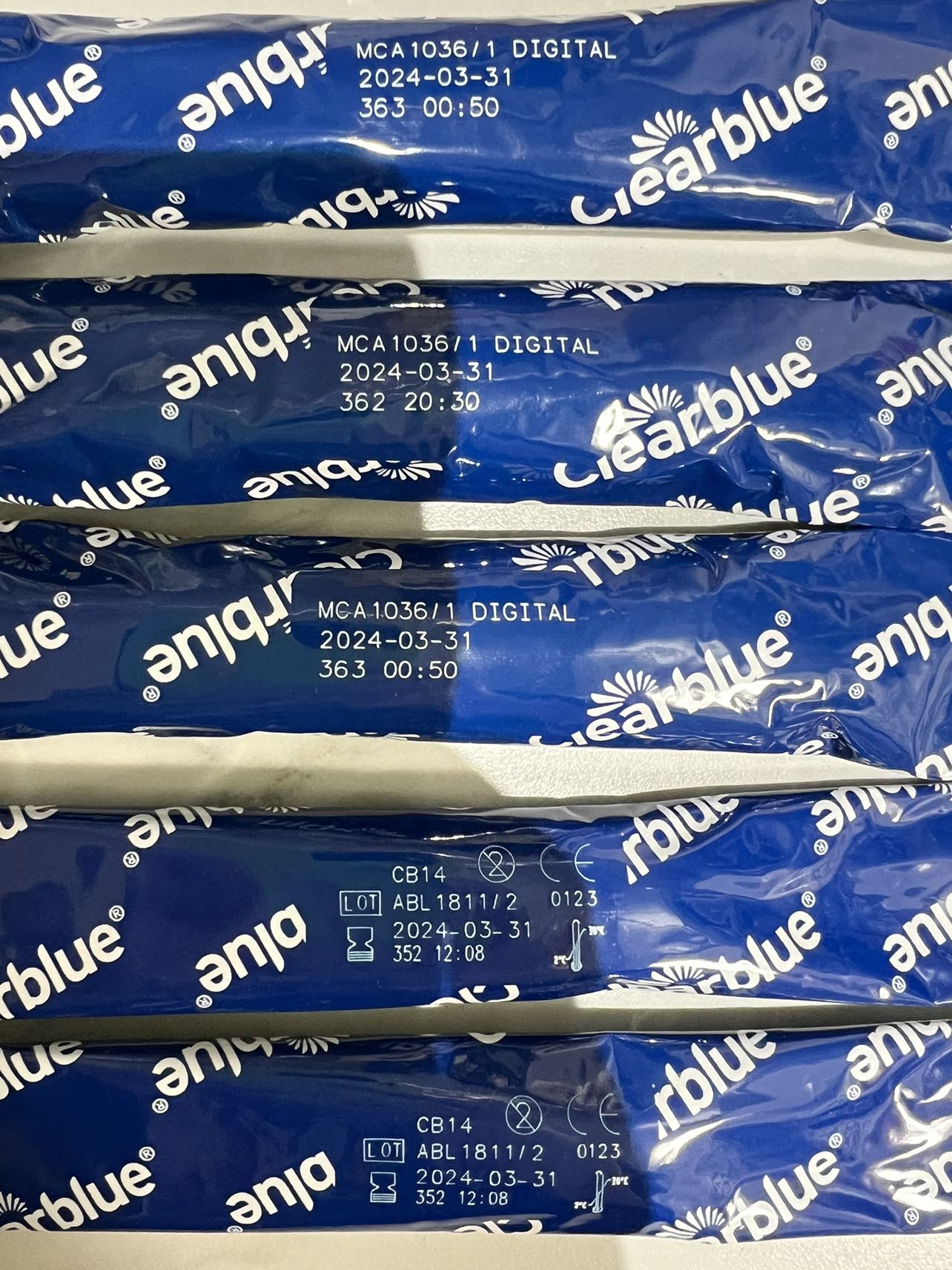 Clear Blue Pregnancy Tests (3 digital, 2 visual) - photo 2