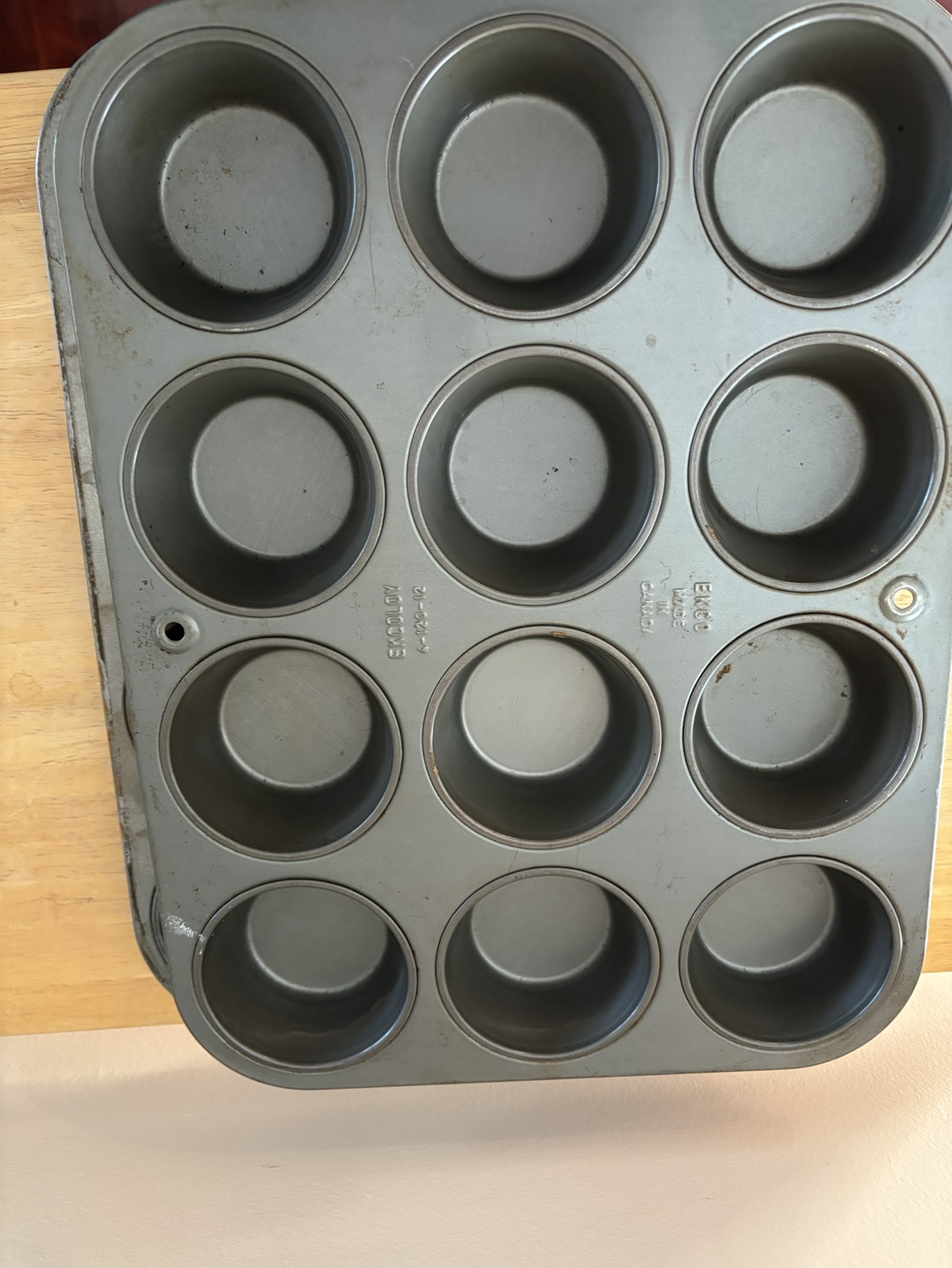 🥕2 Muffin tins -  #freecycle thumbnail