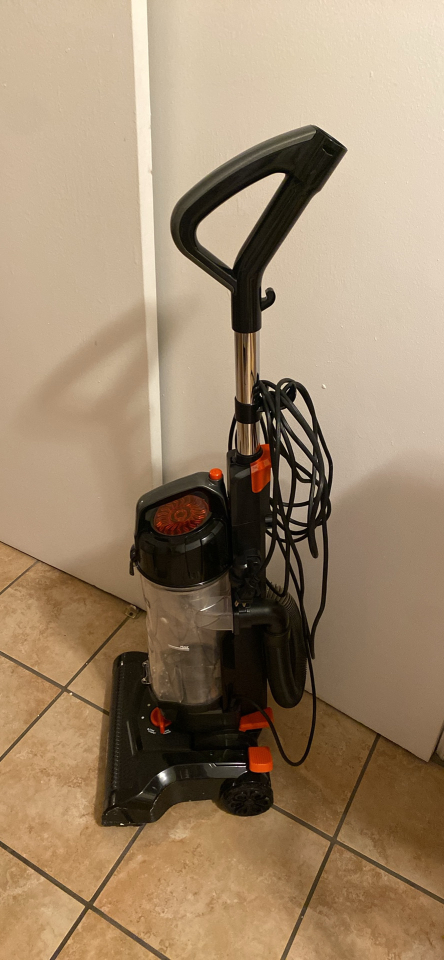 Eureka vacuum cleaner - photo 2