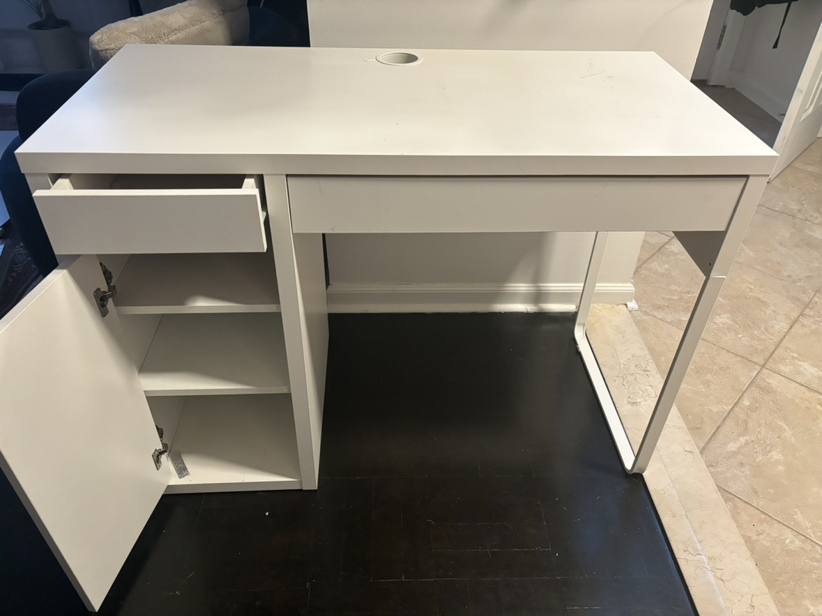 Ikea Desks- Only small one left - photo 2
