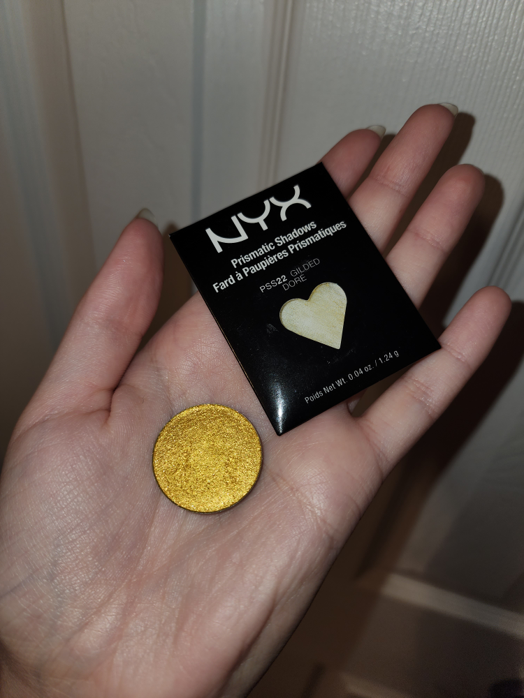 golden glitter eyeshadow ✨️ image indicator(7)