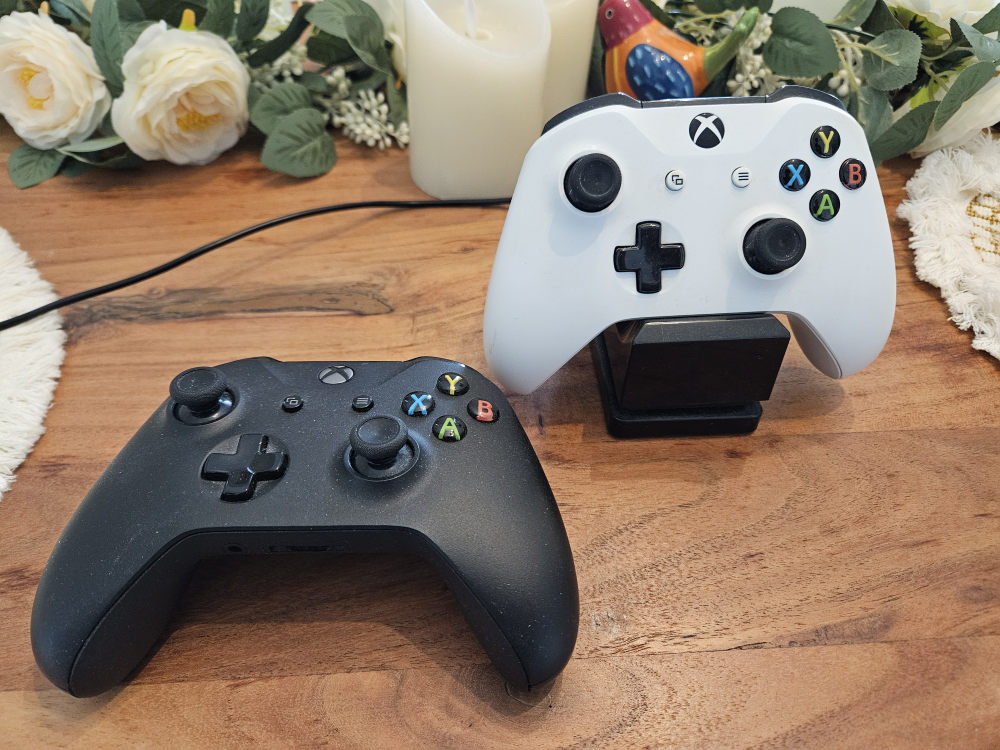 Xbox Series One 500gb Console  + 2 games image indicator(2)