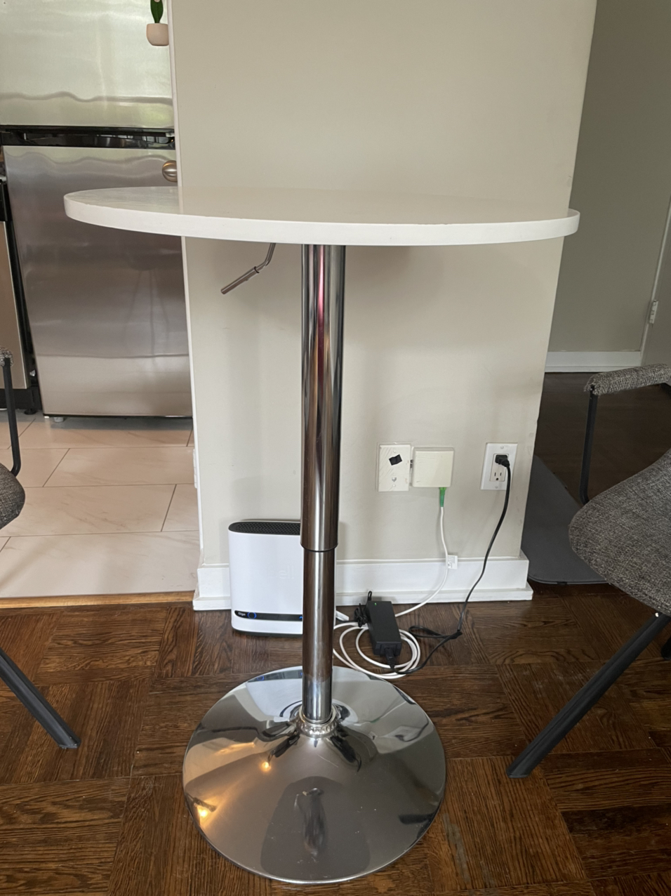 Round white dining or bar table image indicator(3)