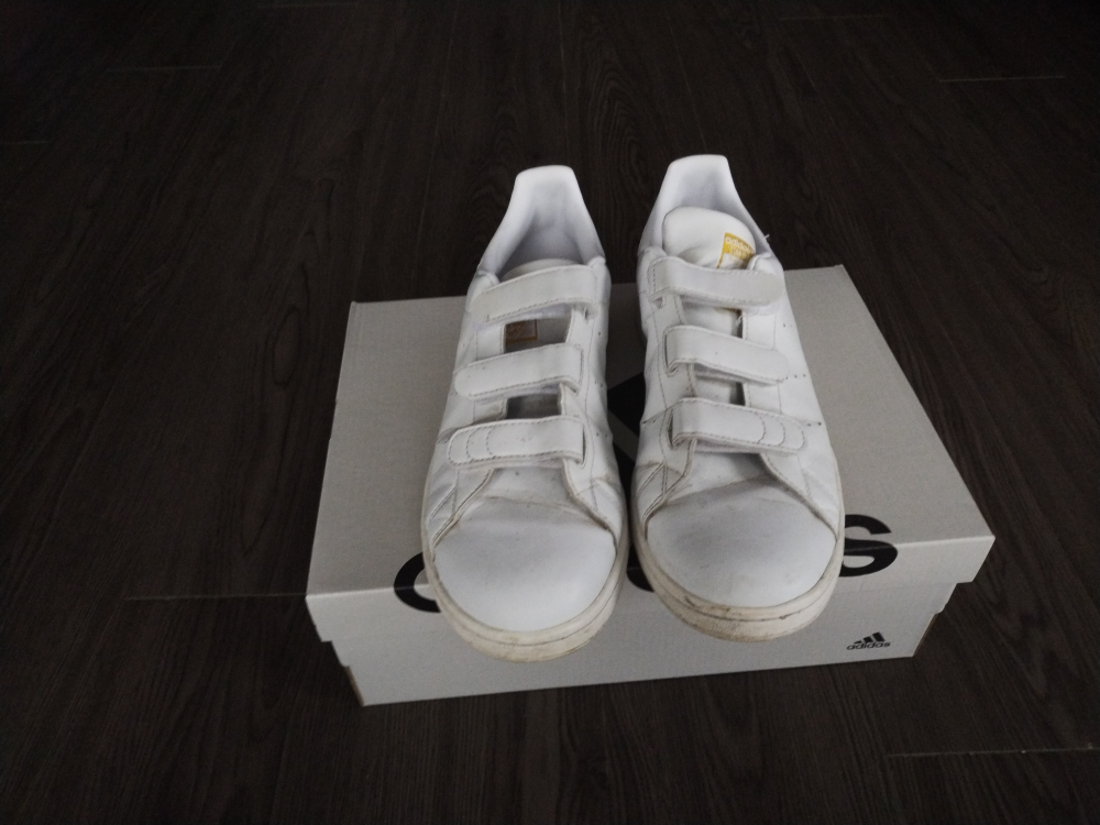 Adidas Stan Smith shoes thumbnail