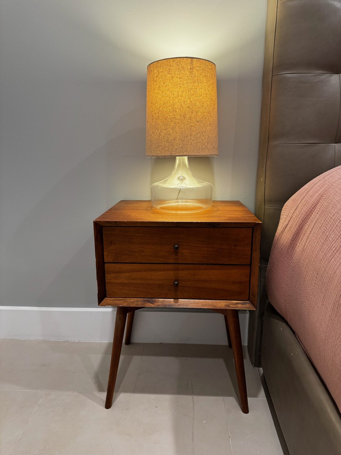 2 lamps