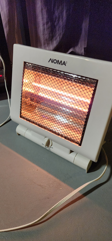 Noma Radiant Space Heater - 300/600W image indicator(2)