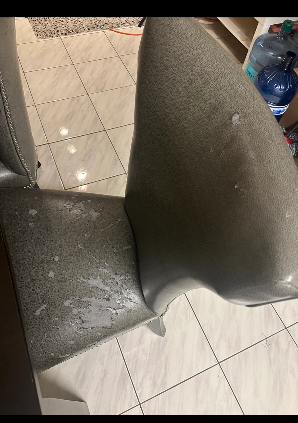 Dining room table set 4 chairs - #freecycle - photo 2
