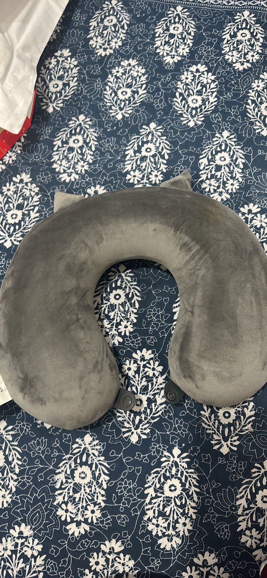 Sanrio kuromi neck pillow - photo 2