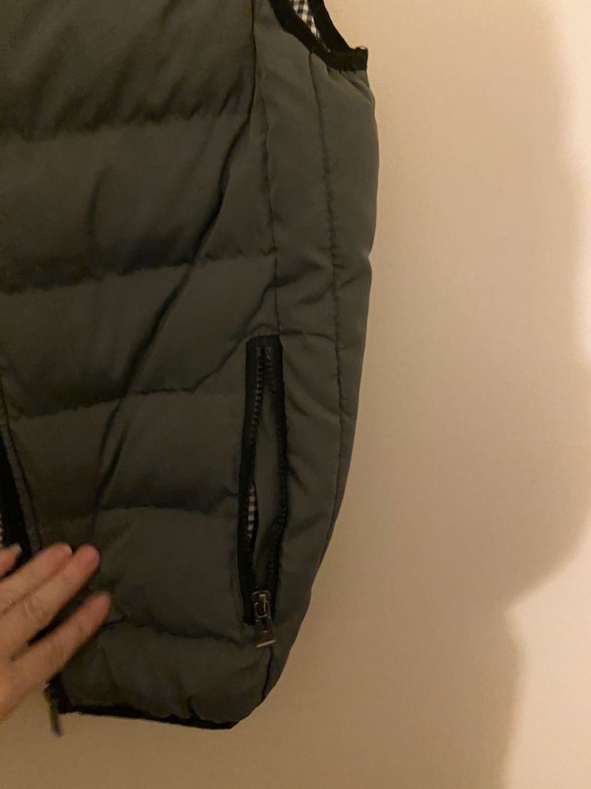 Vest -Brand new …mens /unisex ?…size  Med or small image indicator(7)