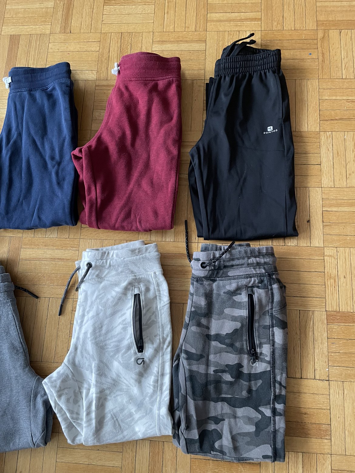 Lot of boys sweats/activewear size 6-7 image indicator(4)