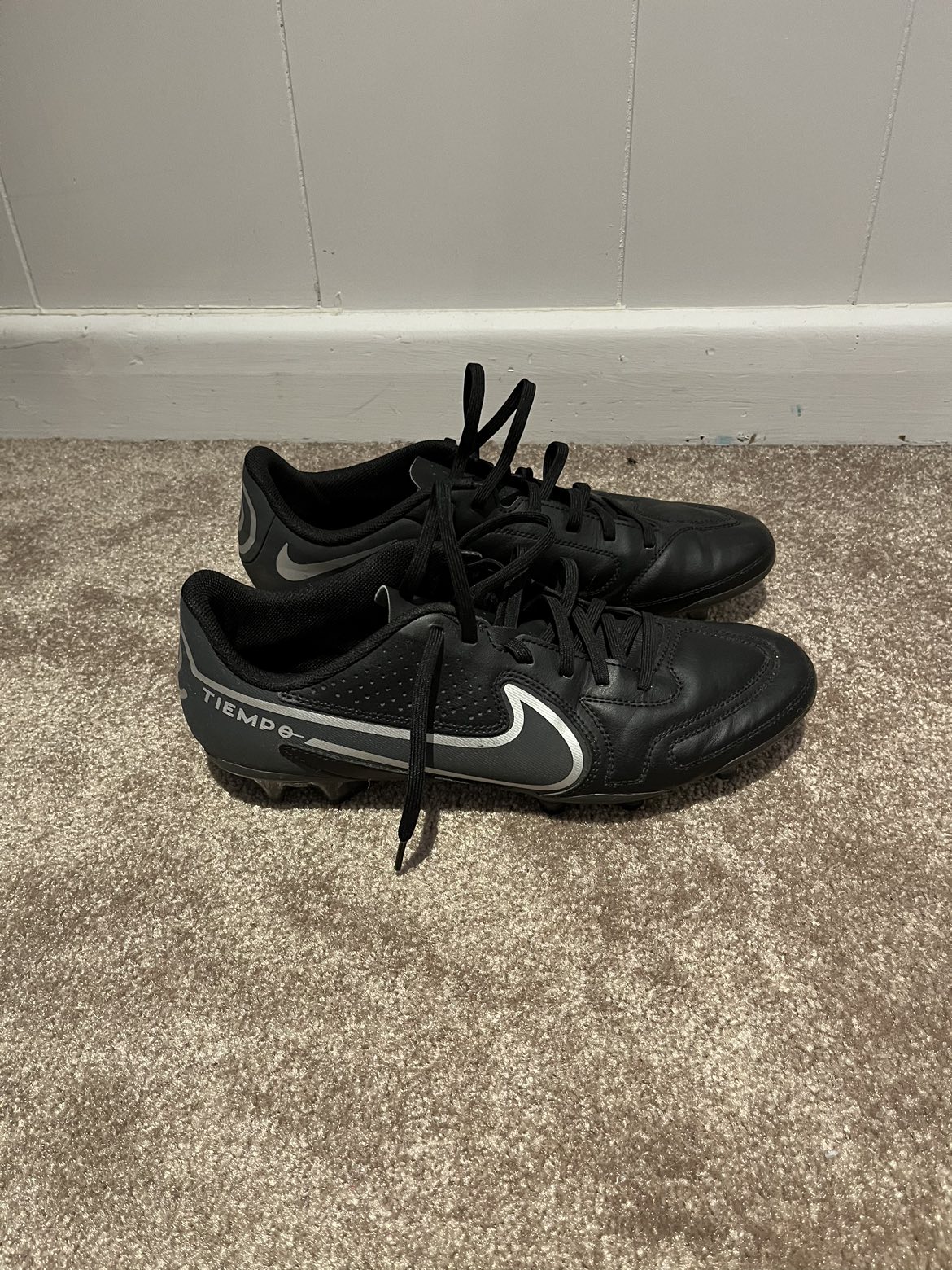 Nike Tiempo soccer cleats US10