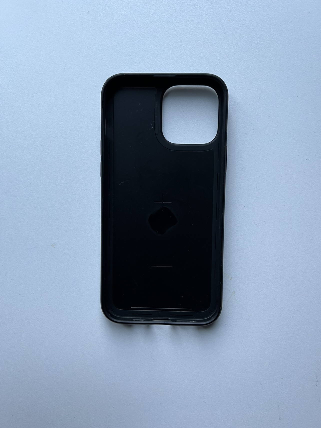 iPhone 13 Pro Max Spigen Case image indicator(2)