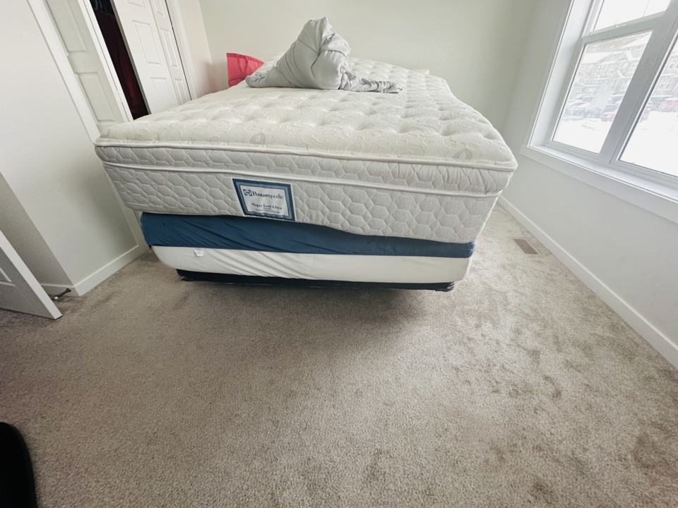 One queen’s bed, bed box and mattress - photo 2