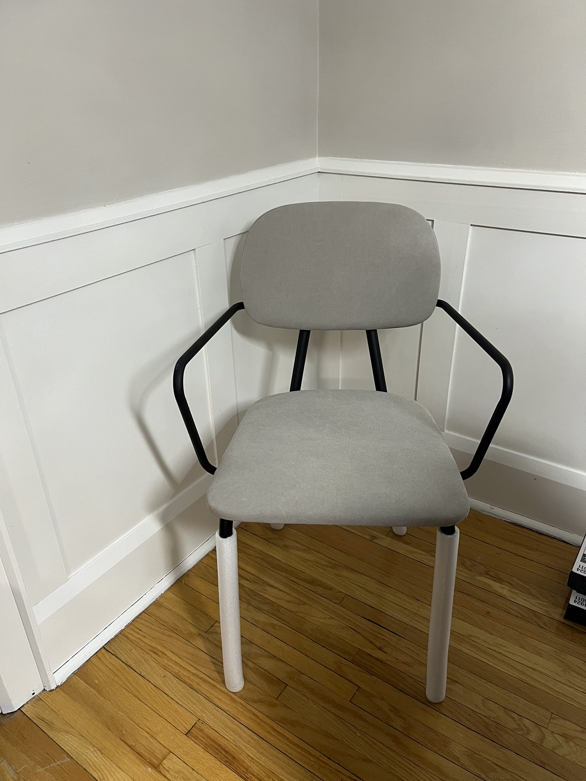 2 dining chairs image indicator(2)